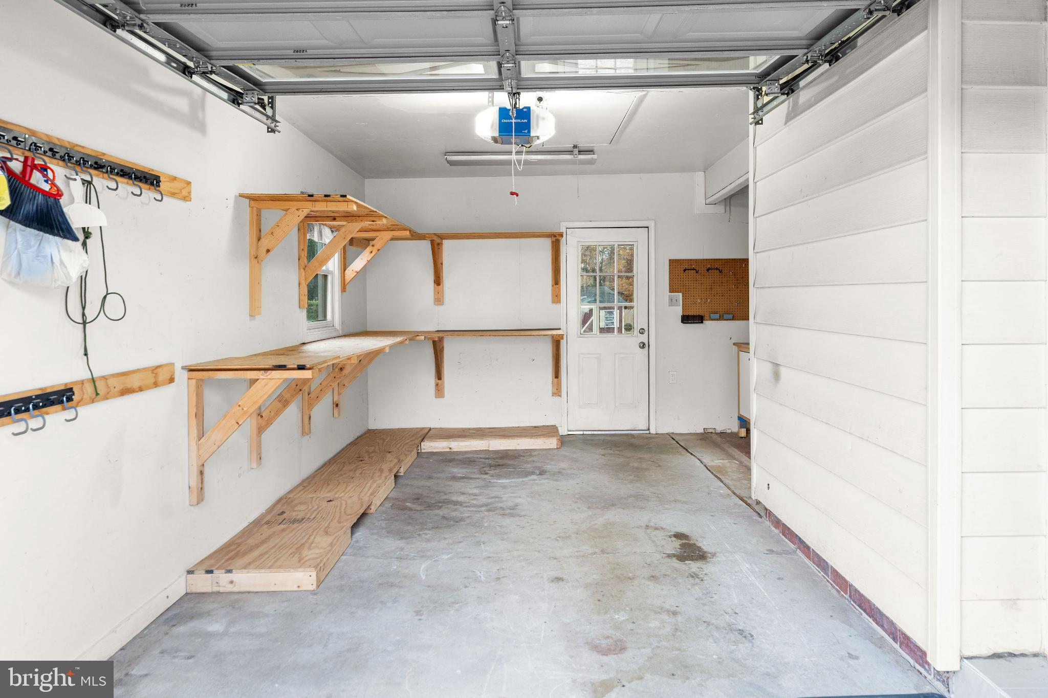 WEST SPRINGFIELD VILLAGE - Residential Lease