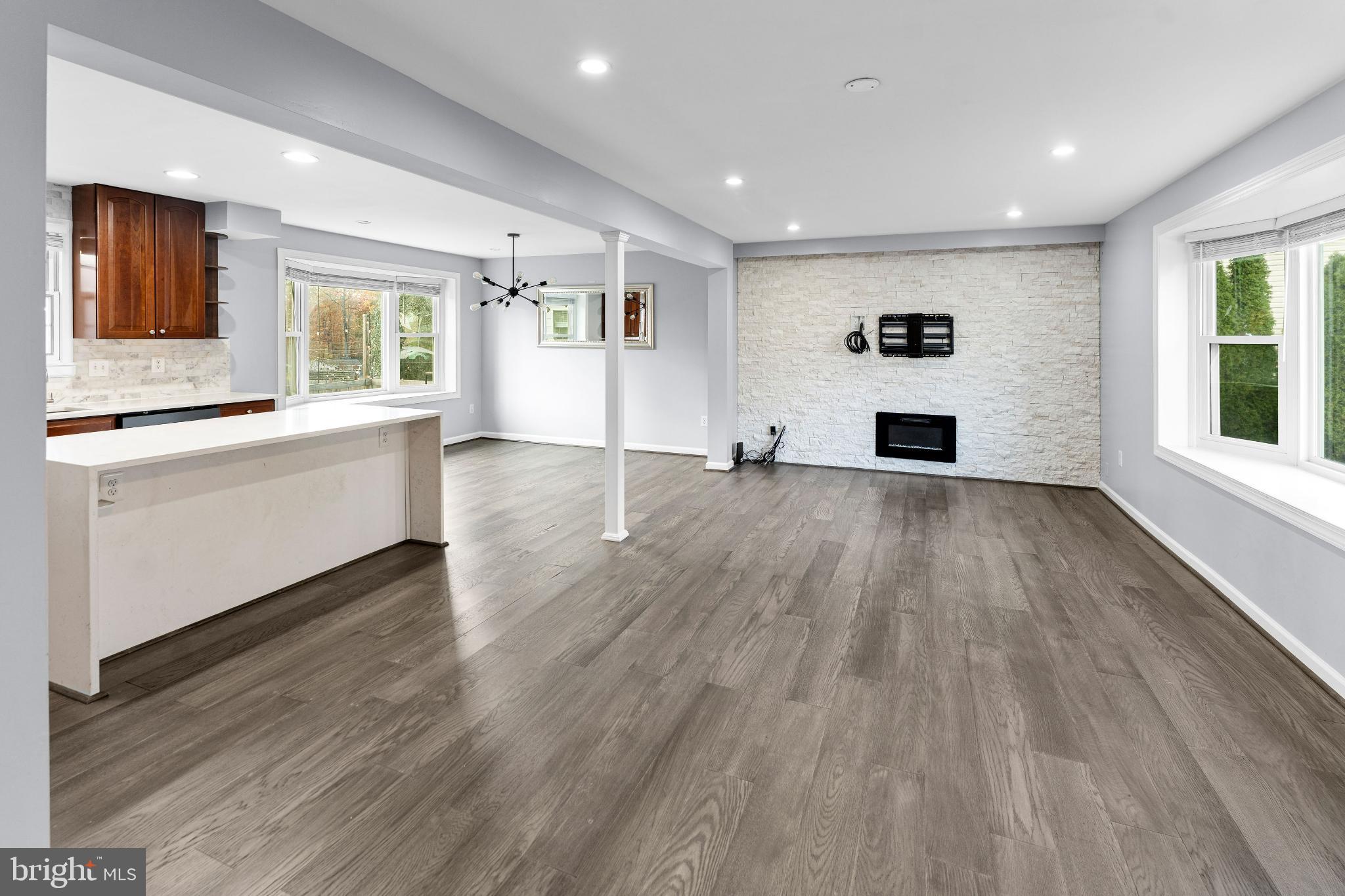 WEST SPRINGFIELD VILLAGE - Residential Lease