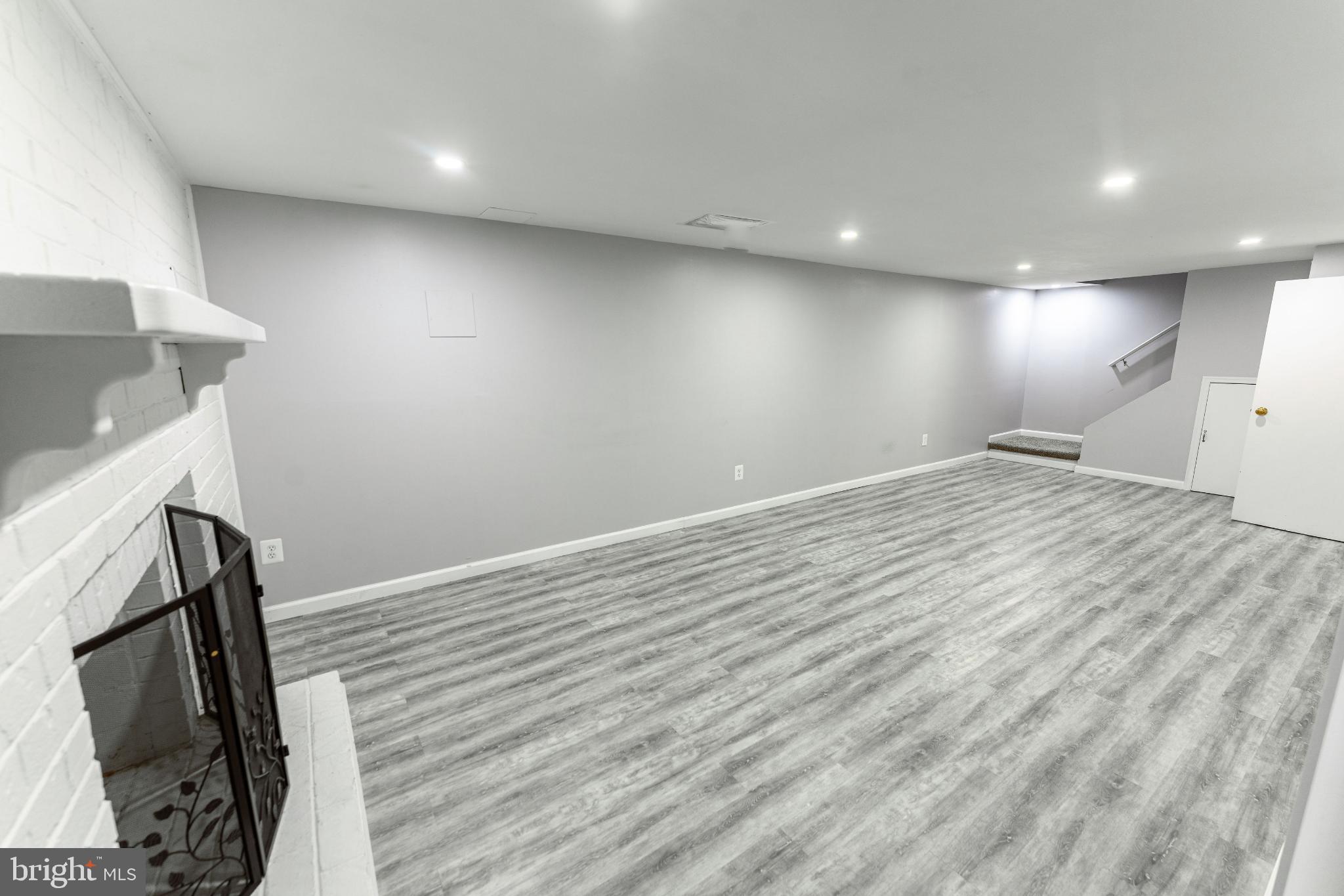 WEST SPRINGFIELD VILLAGE - Residential Lease