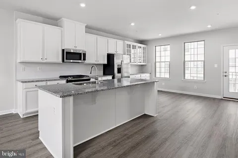 Refining Drive Unit BALLAD, Brooklyn Park, MD 21225 - MLS#: MDAA2105682