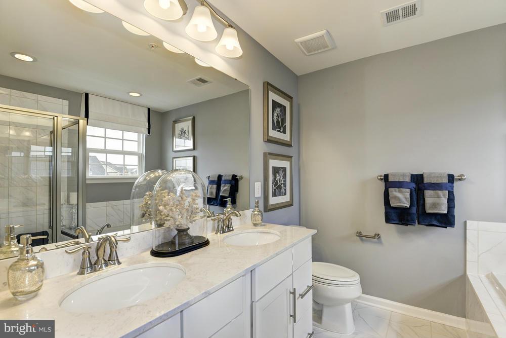 CREEKSIDE VILLAGE - Residential