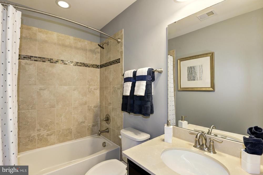 CREEKSIDE VILLAGE - Residential