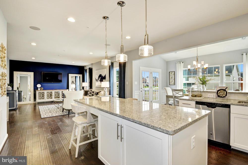 CREEKSIDE VILLAGE - Residential