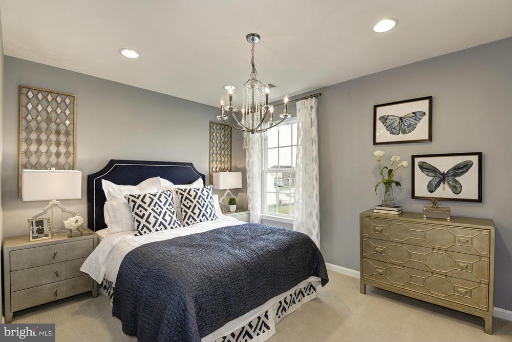 CREEKSIDE VILLAGE - Residential