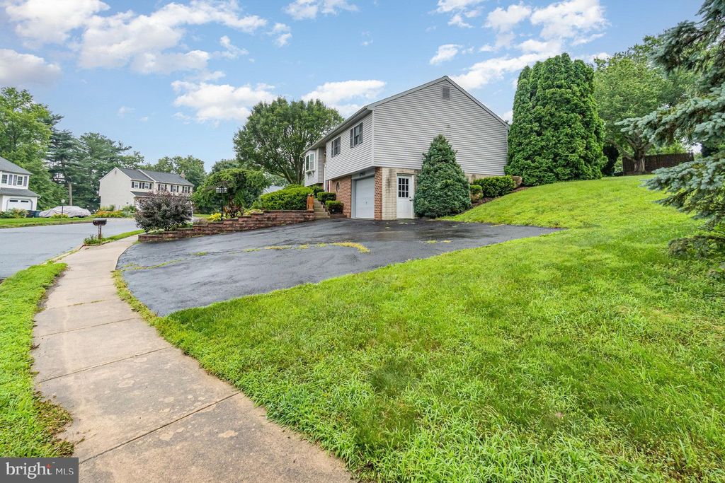 Photo of 1755 Southport Drive, LANCASTER, PA 17603 (MLS # PALA2072290)