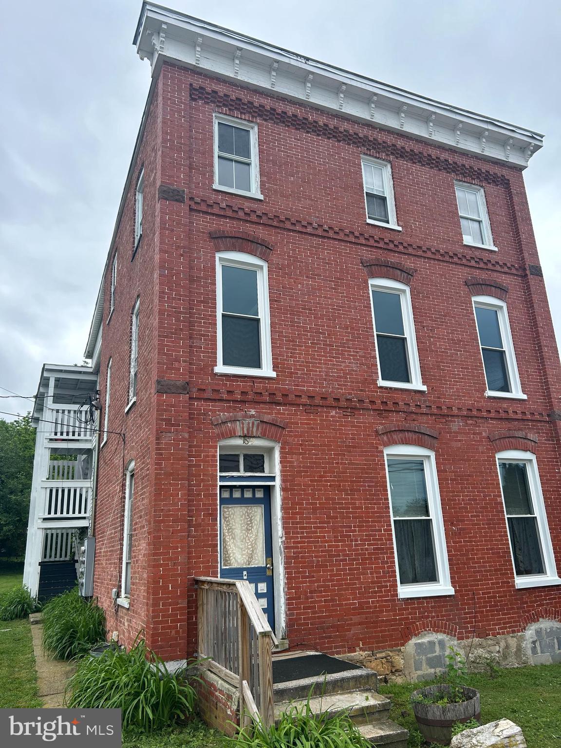 CHARLES TOWN - Commercial Sale