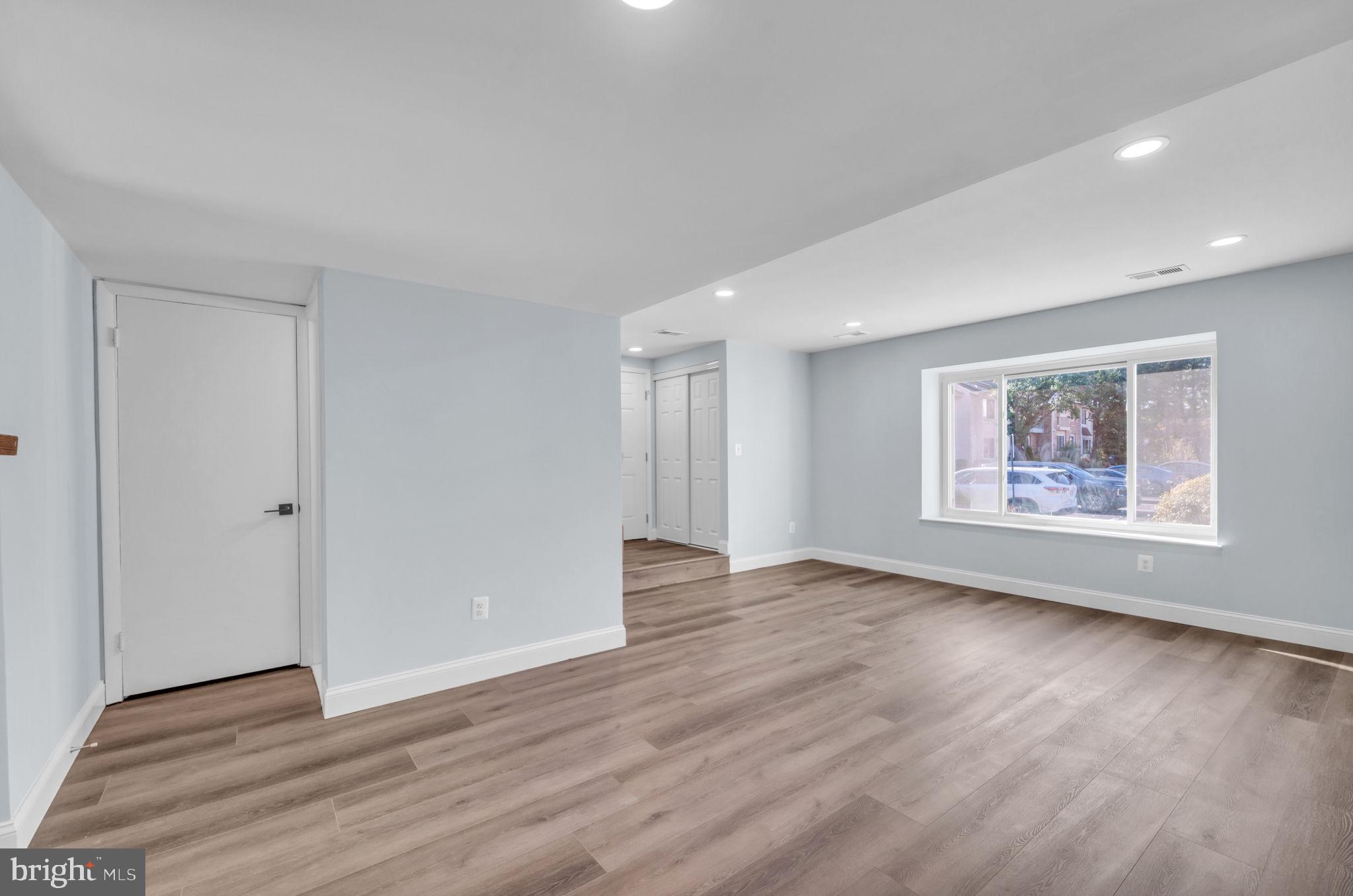 REFLECTION LAKE - Residential