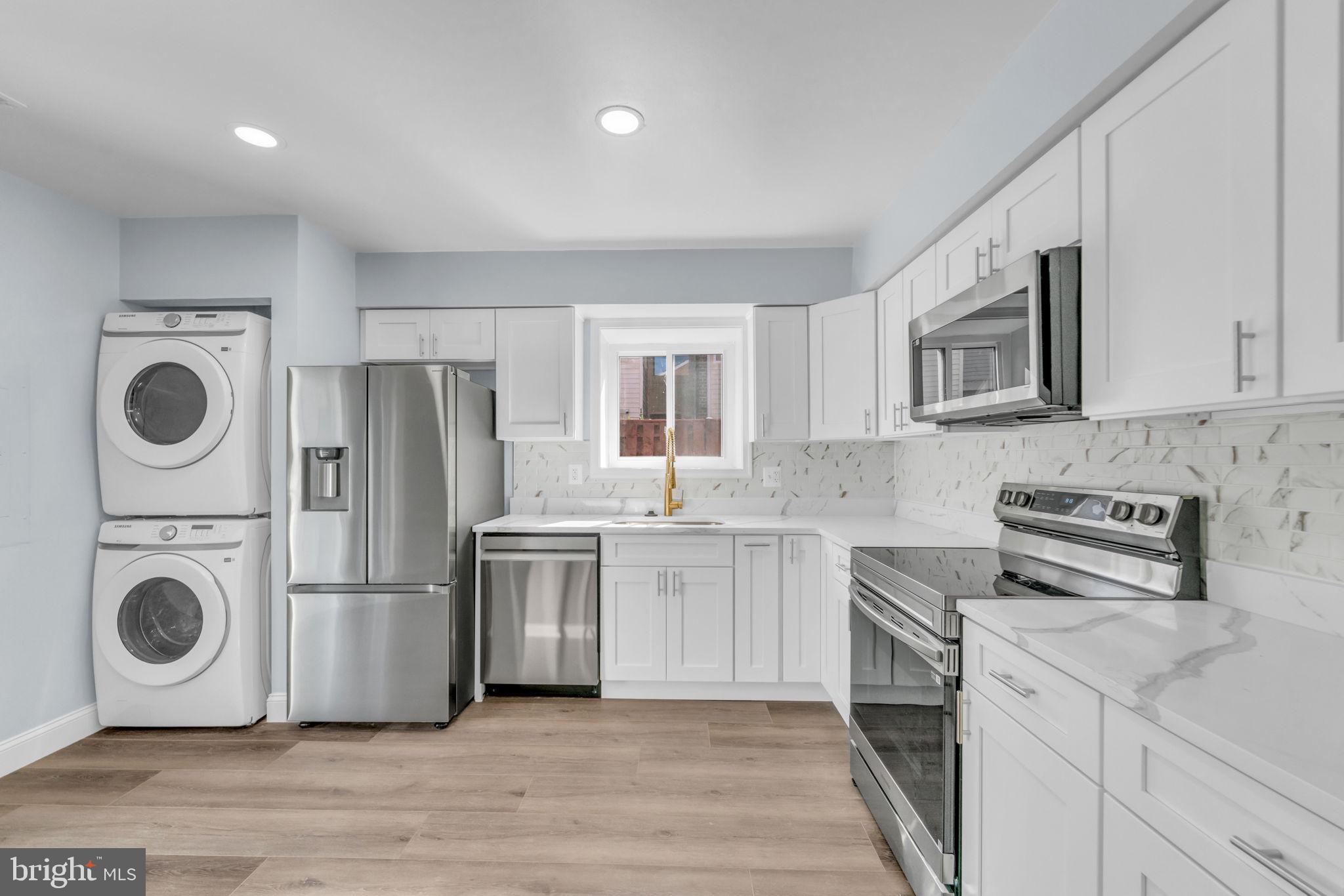 REFLECTION LAKE - Residential