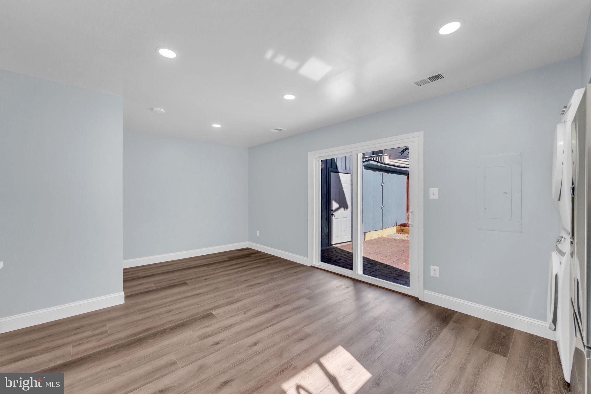 REFLECTION LAKE - Residential