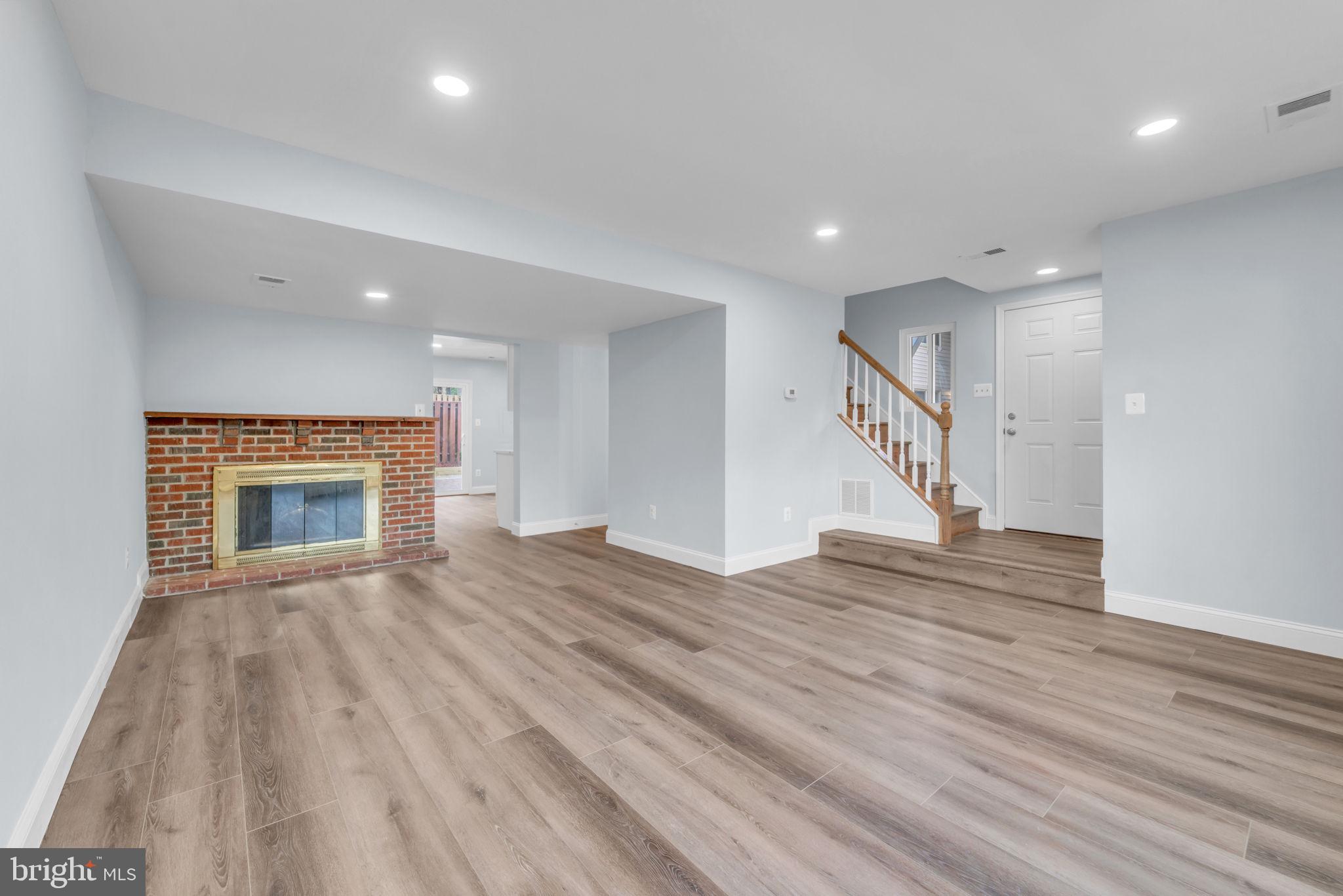 REFLECTION LAKE - Residential