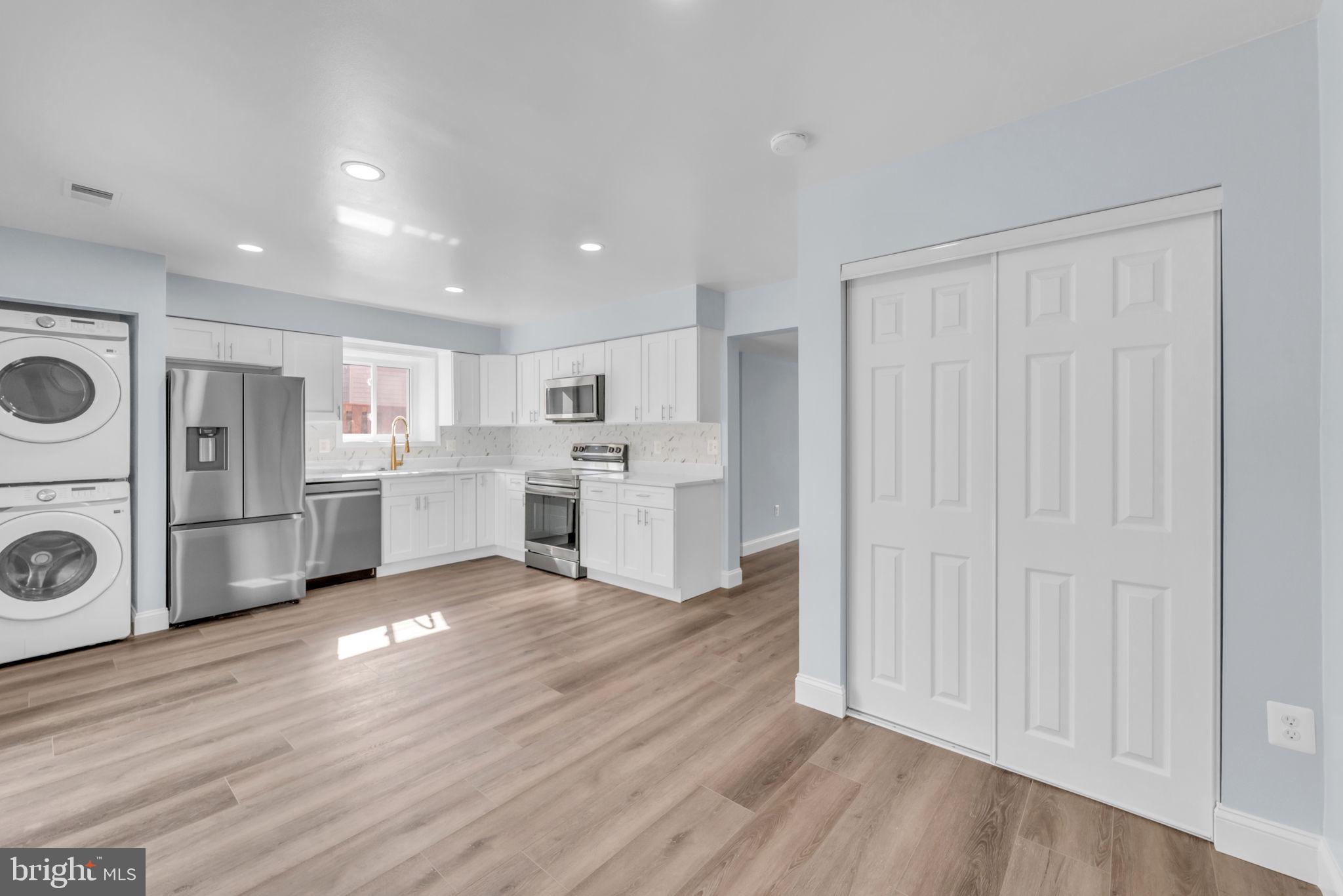 REFLECTION LAKE - Residential