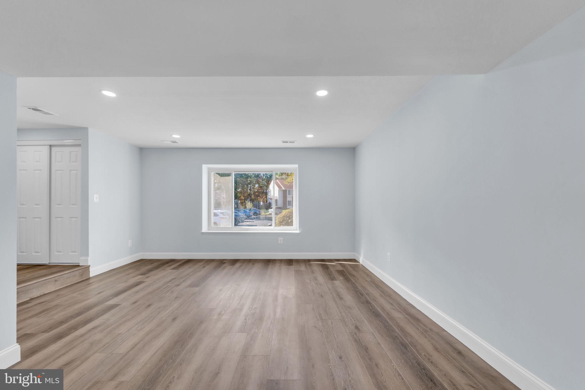 REFLECTION LAKE - Residential