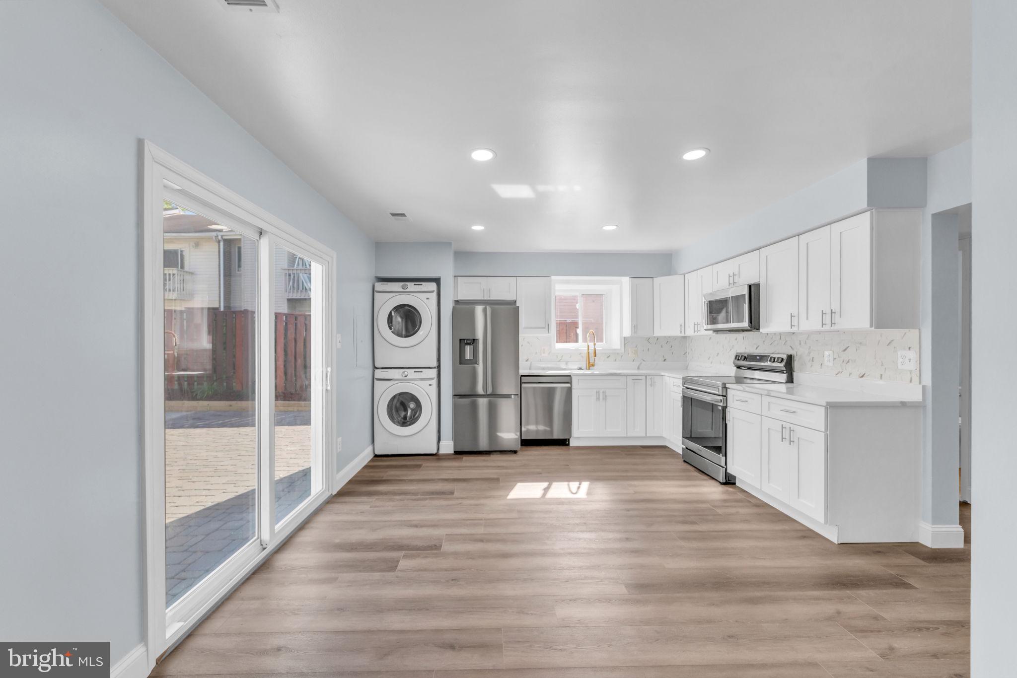 REFLECTION LAKE - Residential