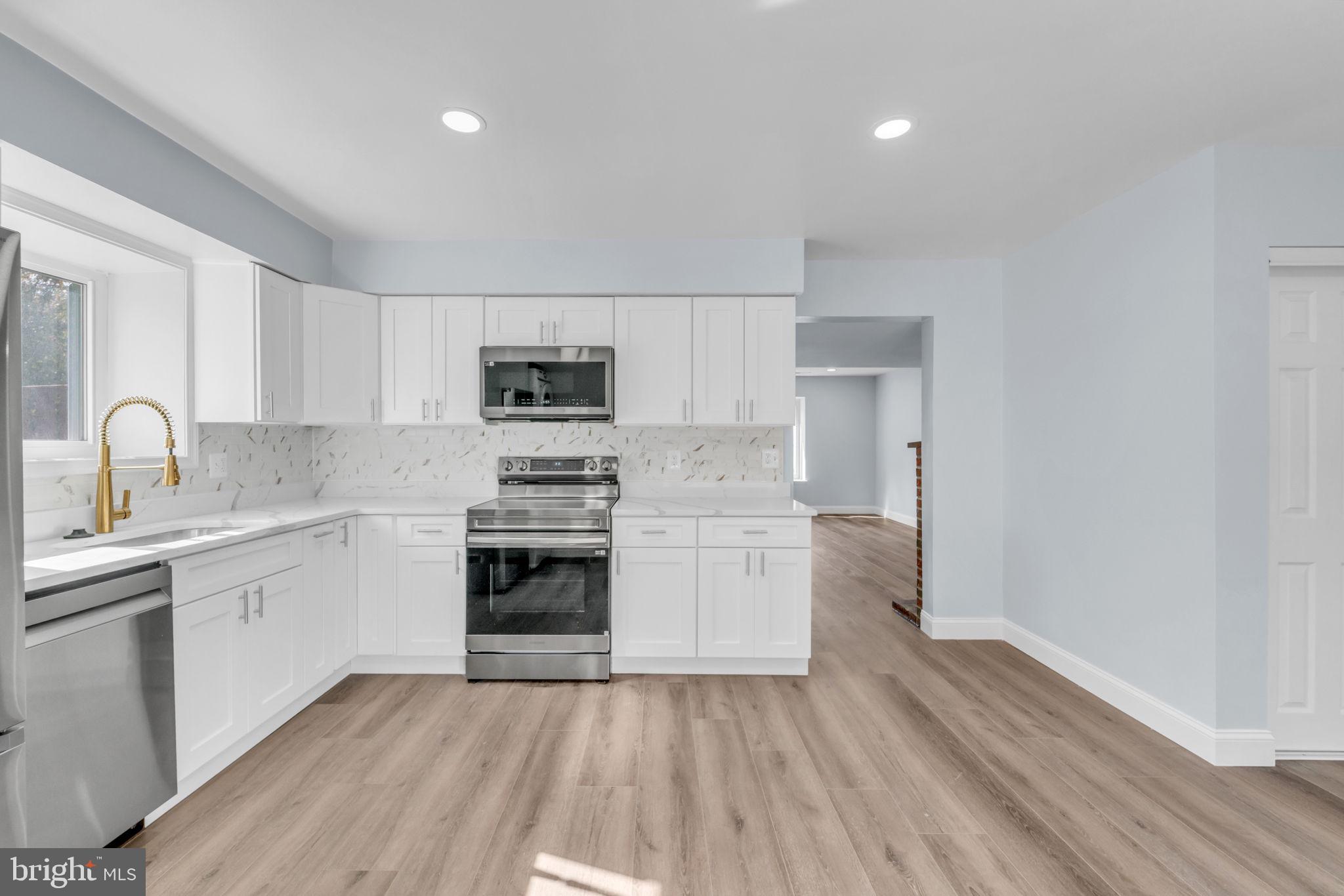 REFLECTION LAKE - Residential