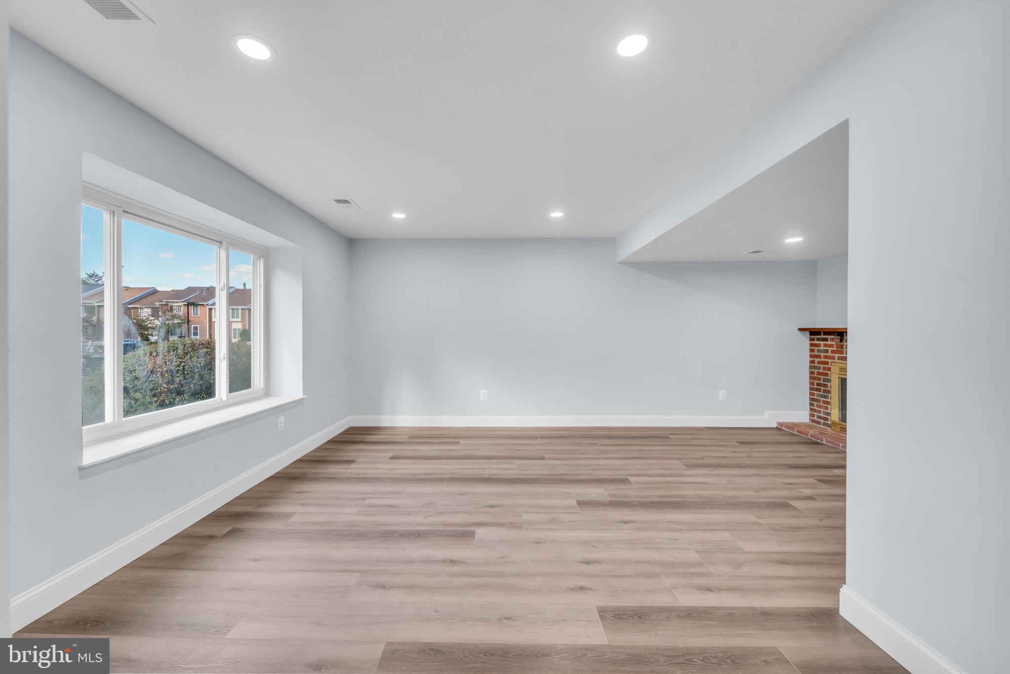 REFLECTION LAKE - Residential