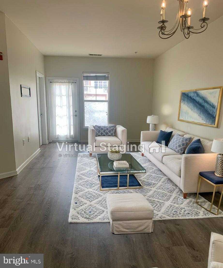 FORTNIGHTLY SQUARE - Residential Lease