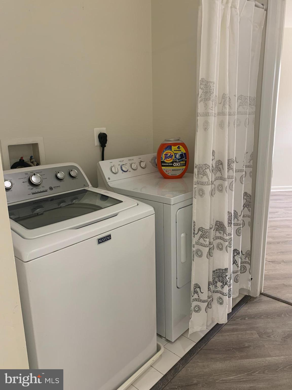 FORTNIGHTLY SQUARE - Residential Lease