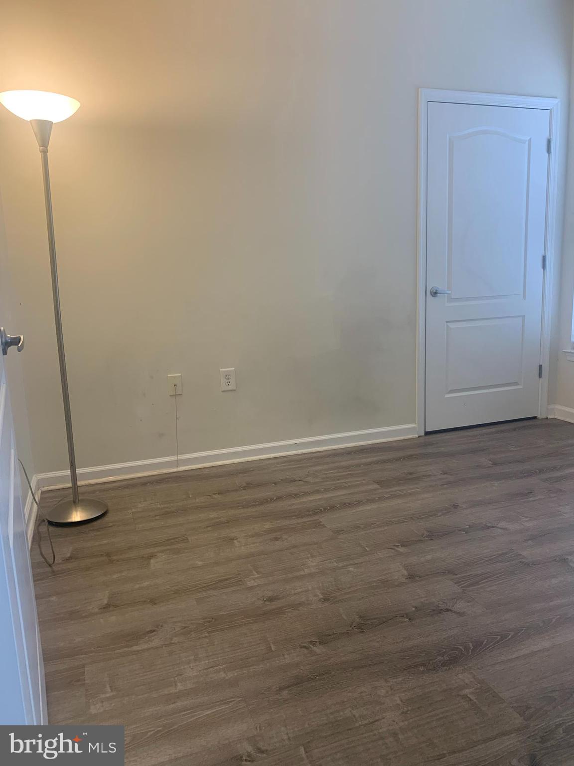 FORTNIGHTLY SQUARE - Residential Lease