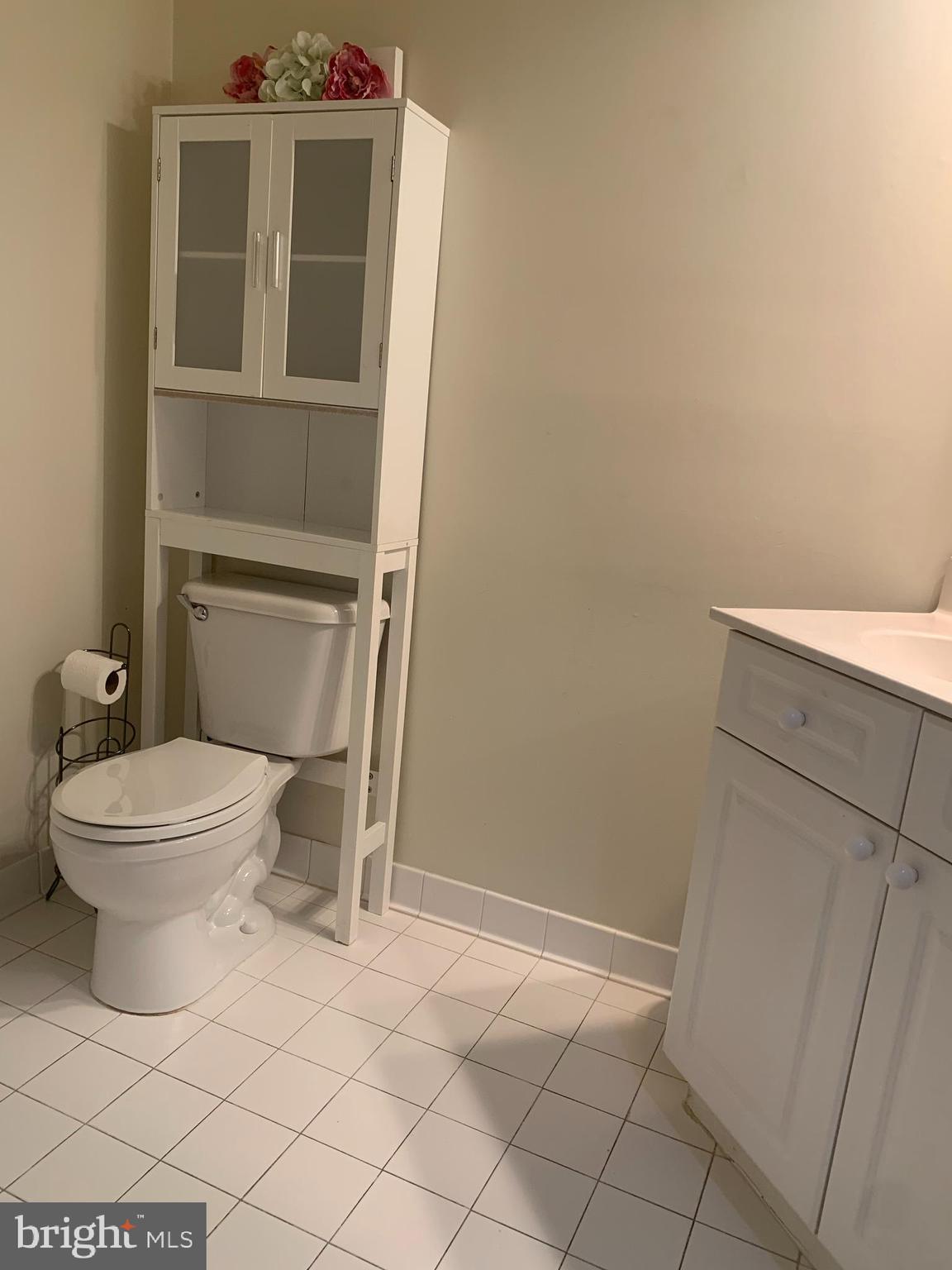 FORTNIGHTLY SQUARE - Residential Lease