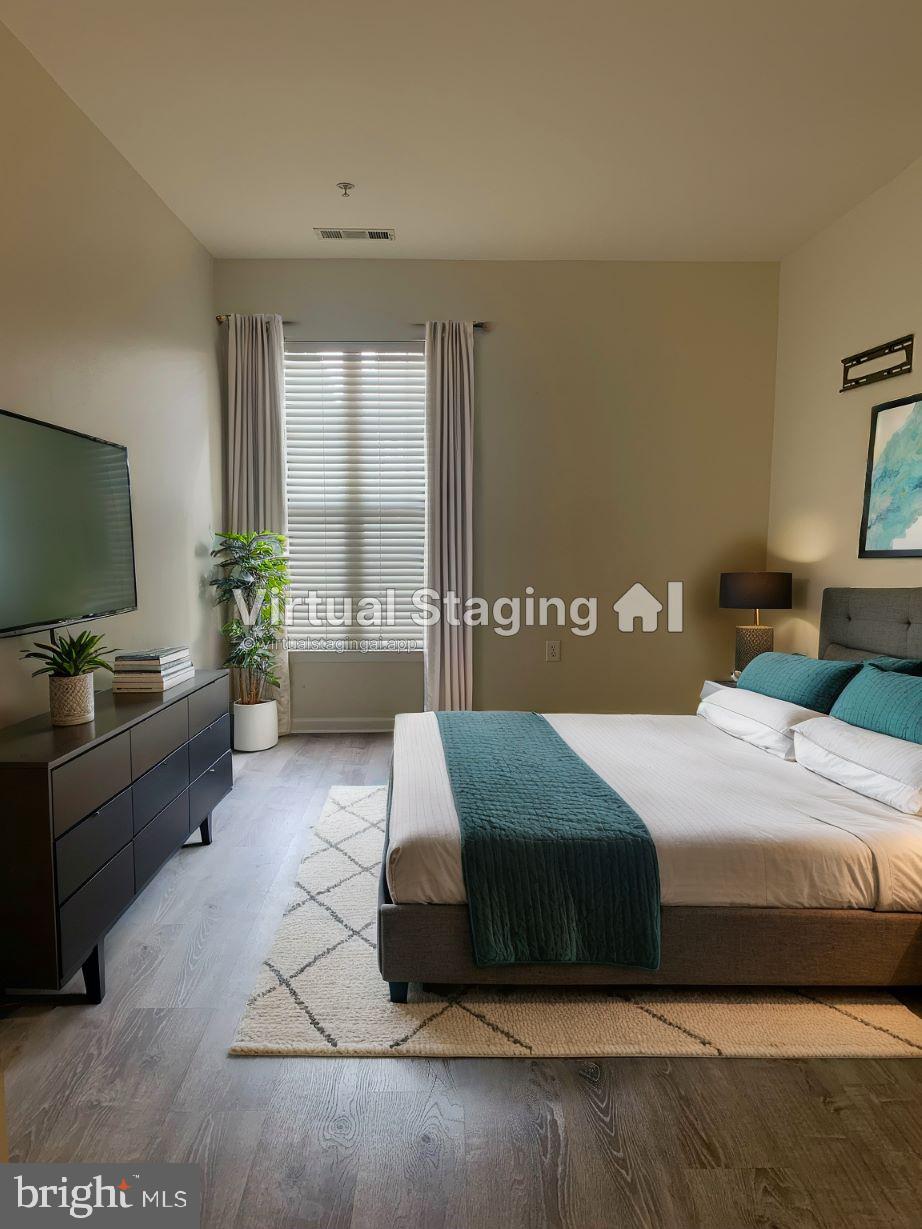 FORTNIGHTLY SQUARE - Residential Lease