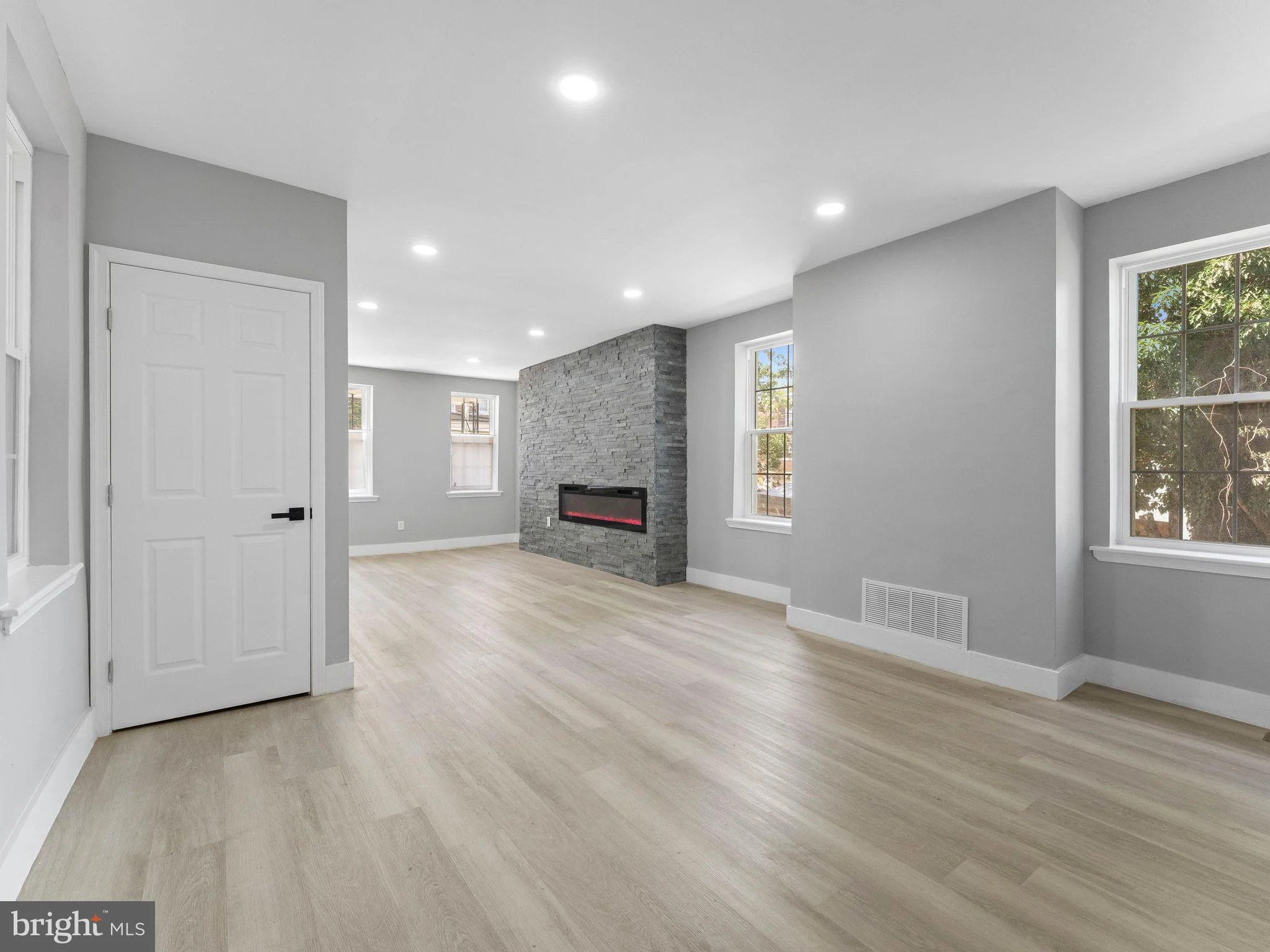 121 N 6th Street