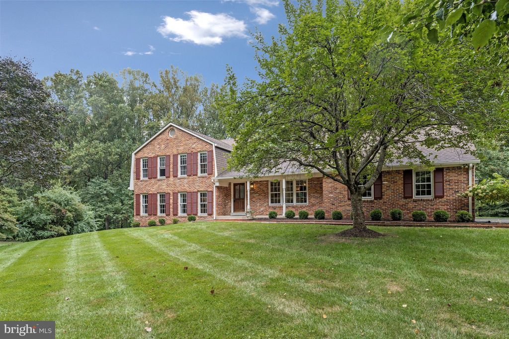 Photo of 5308 Hexagon Place, FAIRFAX, VA 22030 (MLS # VAFX2274348)