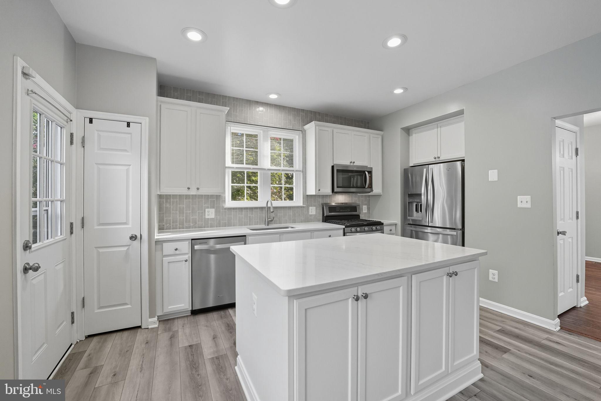 12410 IONA SOUND DRIVE