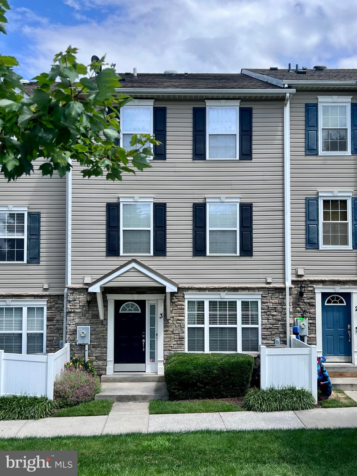 RESERVOIR RIDGE - Residential Lease