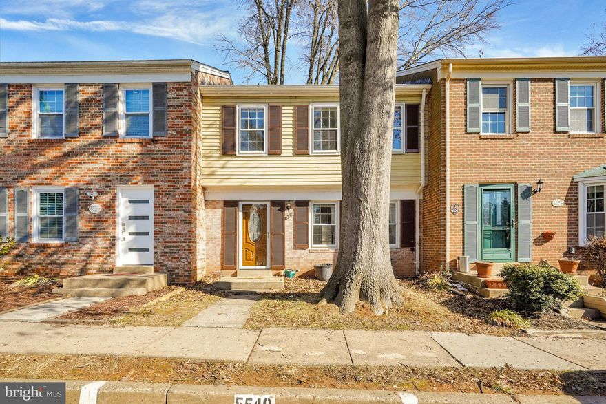 Rare Lake Braddock Townhome! Hardwood floors throughout entry level. Beautiful Lake View from the rear of the home! Granite Countertops in kitchen and upgraded cabinets! 2 Assigned Parking Spaces! Minutes to Shopping Center, Walking trails and VRE, bus routes and Burke Centre shopping. Lake Braddock Assocation includes pool access! Available immediately!