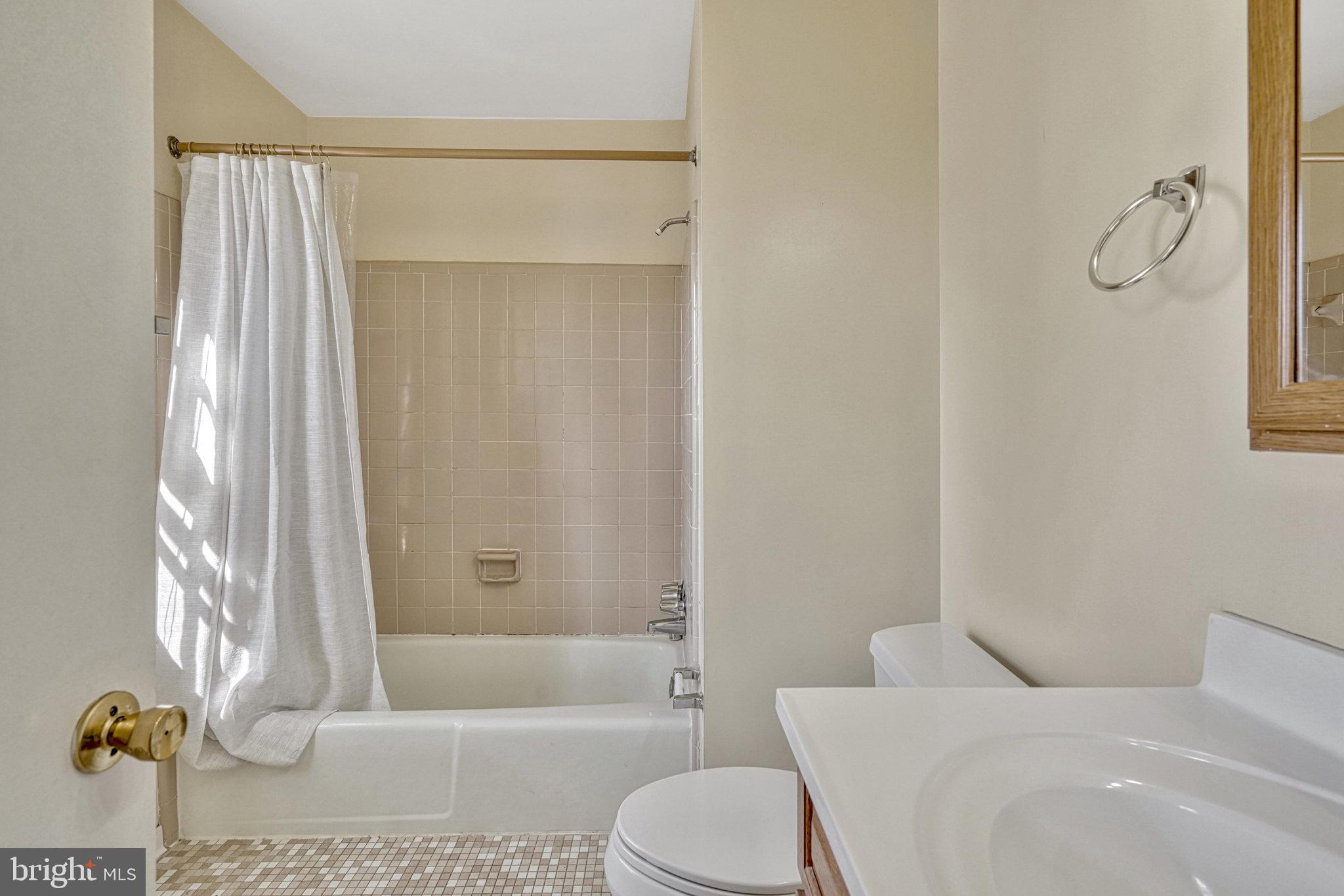 LAKE BRADDOCK - Residential Lease