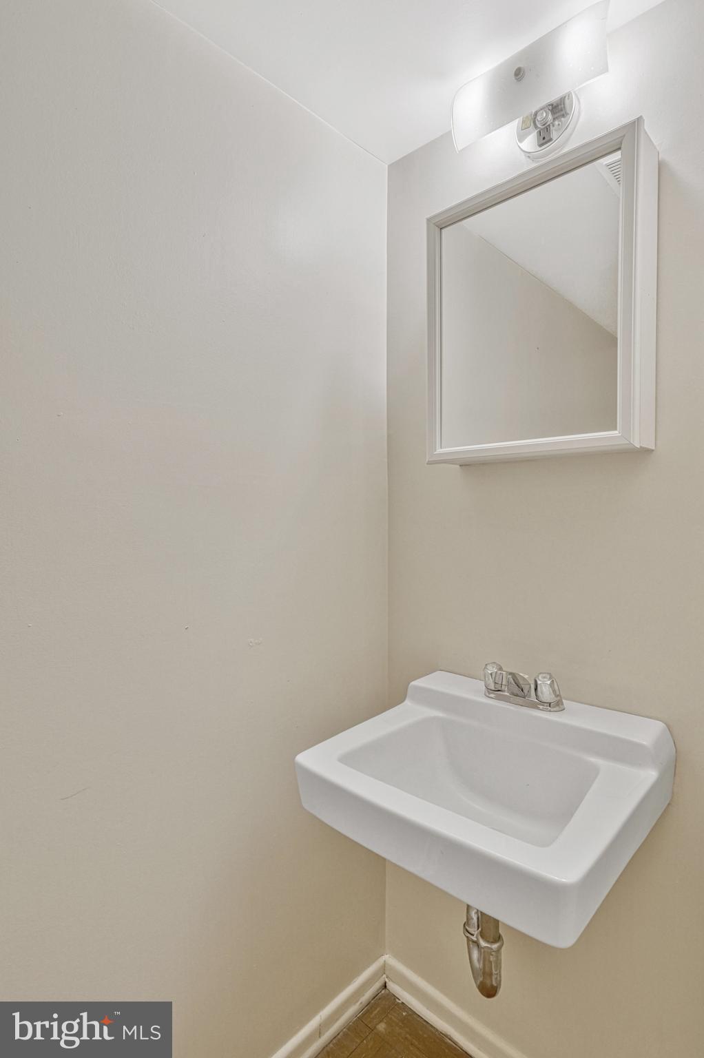 LAKE BRADDOCK - Residential Lease