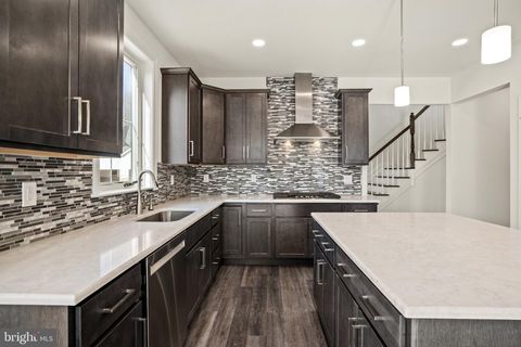 Townhouse For Sale - 33 Kay Chiarello Way<br/> Mercer County, HAMILTON, NJ 08690