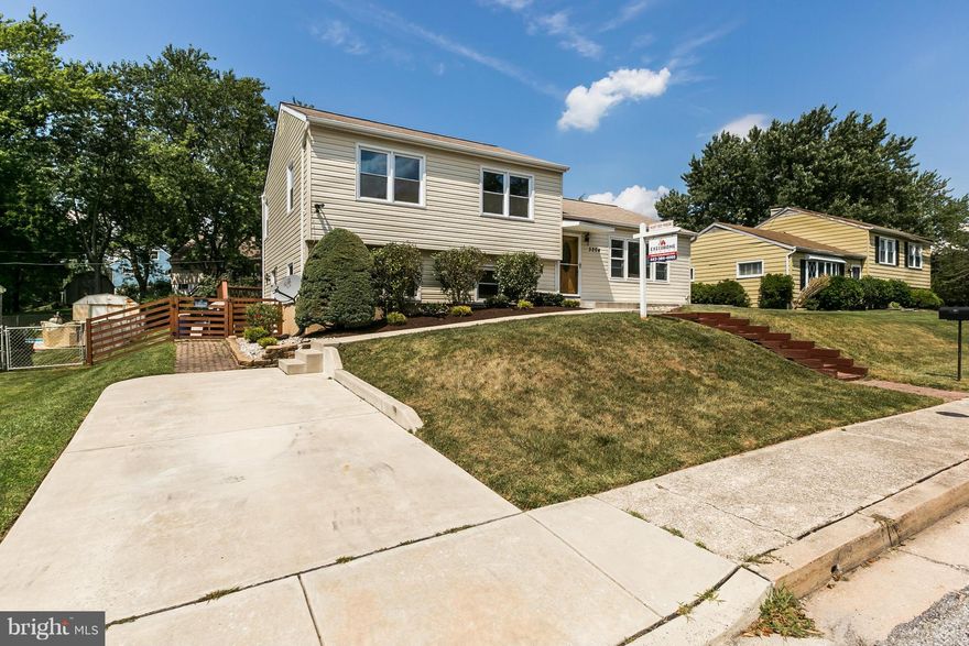 BEAUTIFULLY MAINTAINED AND UPDATED SPACIOUS HOME W/ PARKING LOCATED ON QUIET DEAD END STREET. 3 BDRMS, 2 FULL BATHS, FIN BASEMENT W/ SEPARATE LAUNDRY ROOM, NICE DECK FOR ENTERTAINING, HUGE BACKYARD WITH CUSTOM BUILT SHED W ELECTRIC, NEWER WINDOWS, NEWER SIDING AND MUCH MUCH MORE. ALL APPLIANCES CONVEY..BRING ALL OFFERS!!!