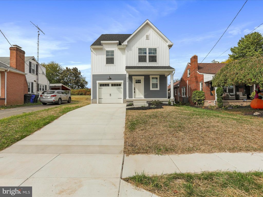 Photo of 325 Devonshire Road, HAGERSTOWN, MD 21740 (MLS # MDWA2031848)
