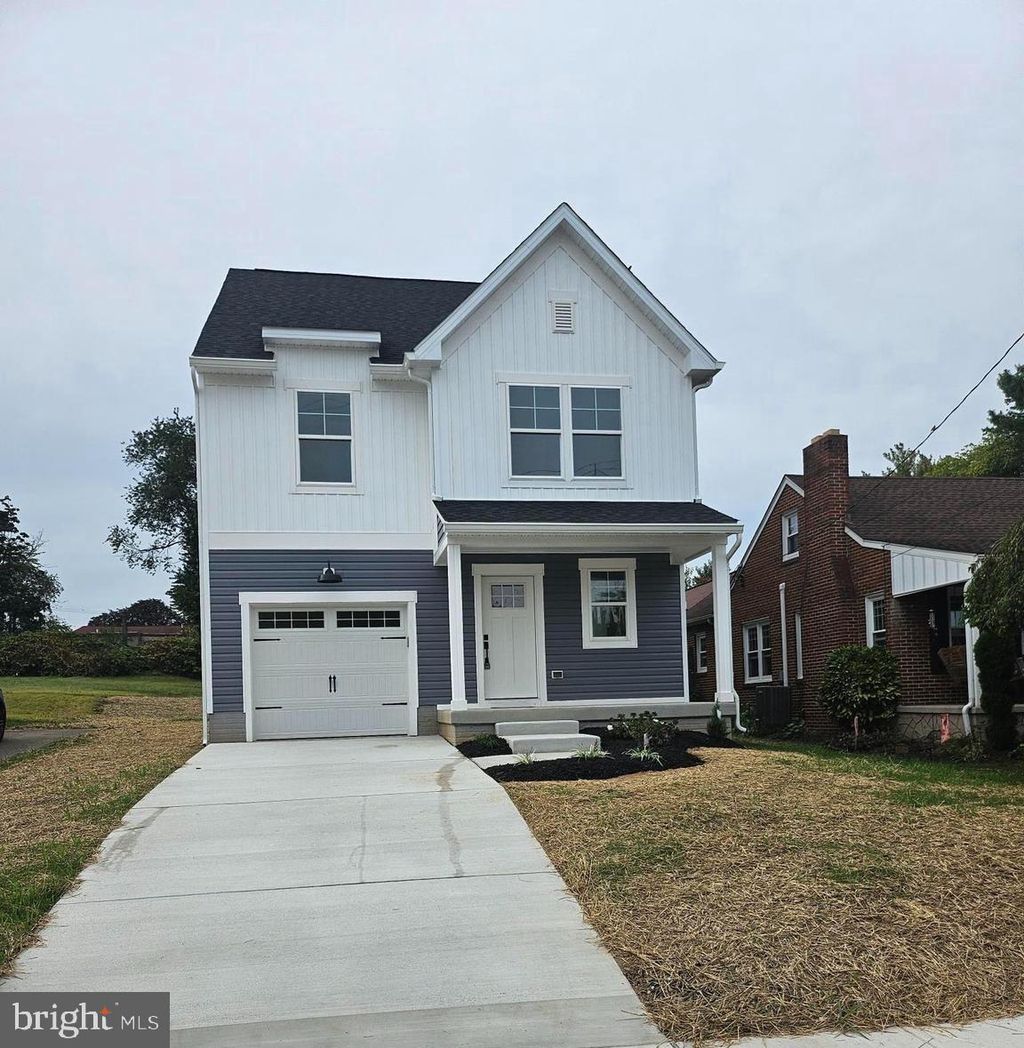 Photo of 325 Devonshire Road, HAGERSTOWN, MD 21740 (MLS # MDWA2031848)