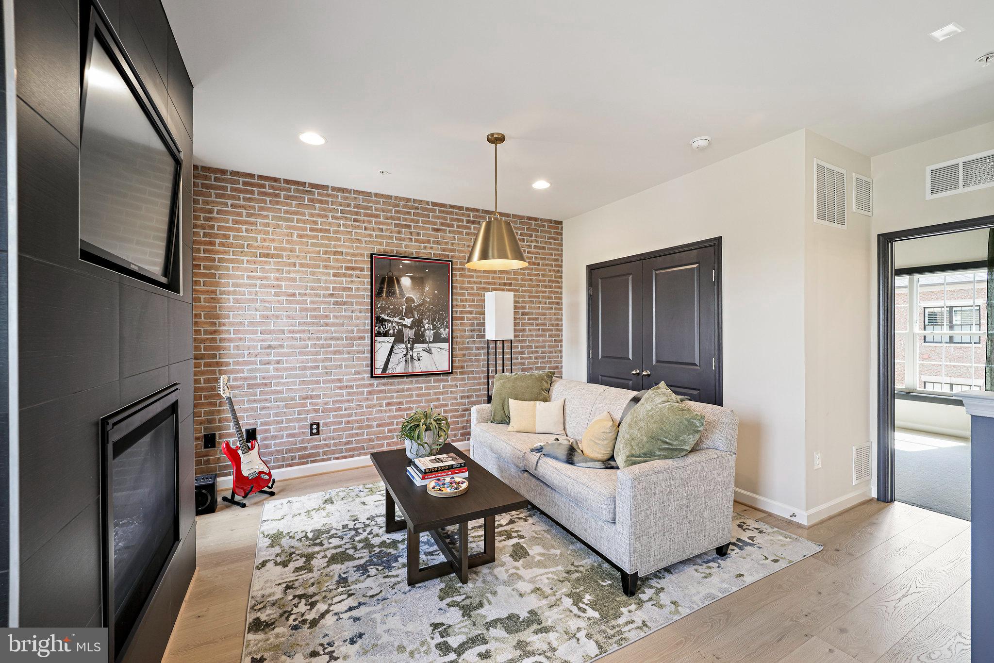 POTOMAC OVERLOOK - Residential