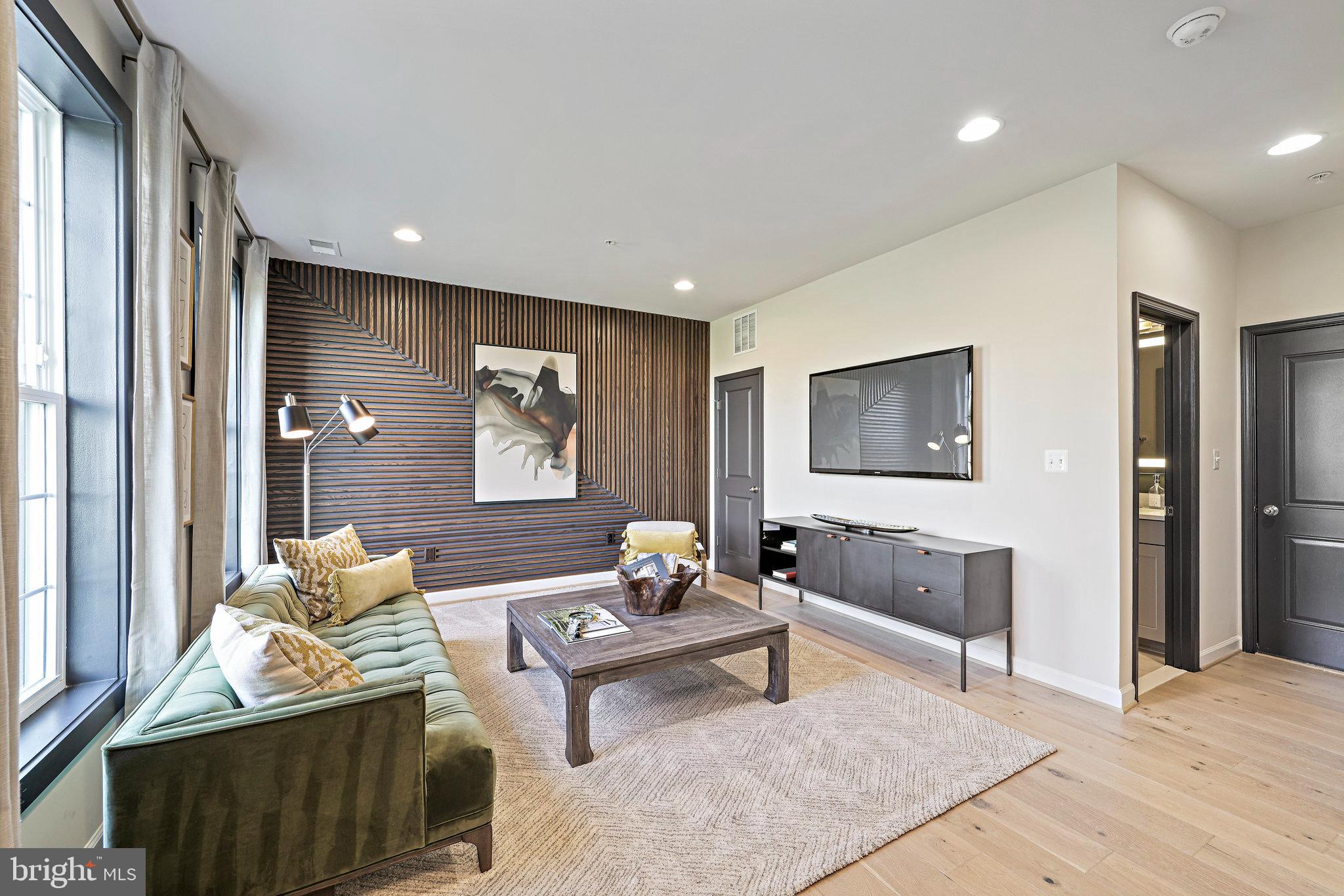 POTOMAC OVERLOOK - Residential