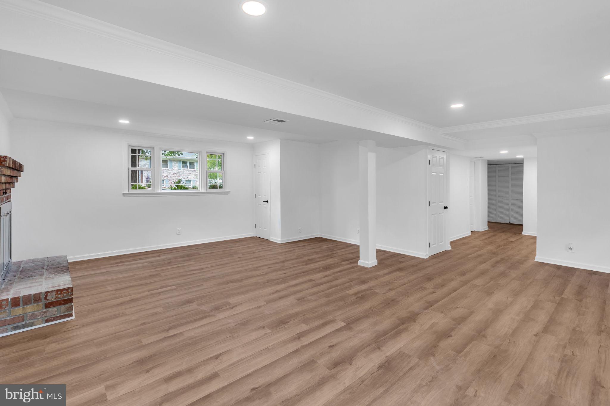 CRESTVIEW MANOR - Residential