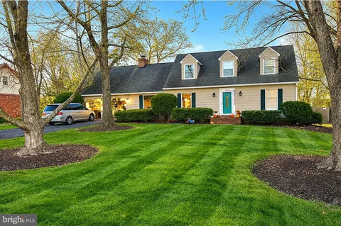 102 Wythe Avenue, Stephens City, VA MLS: VAFV2044666