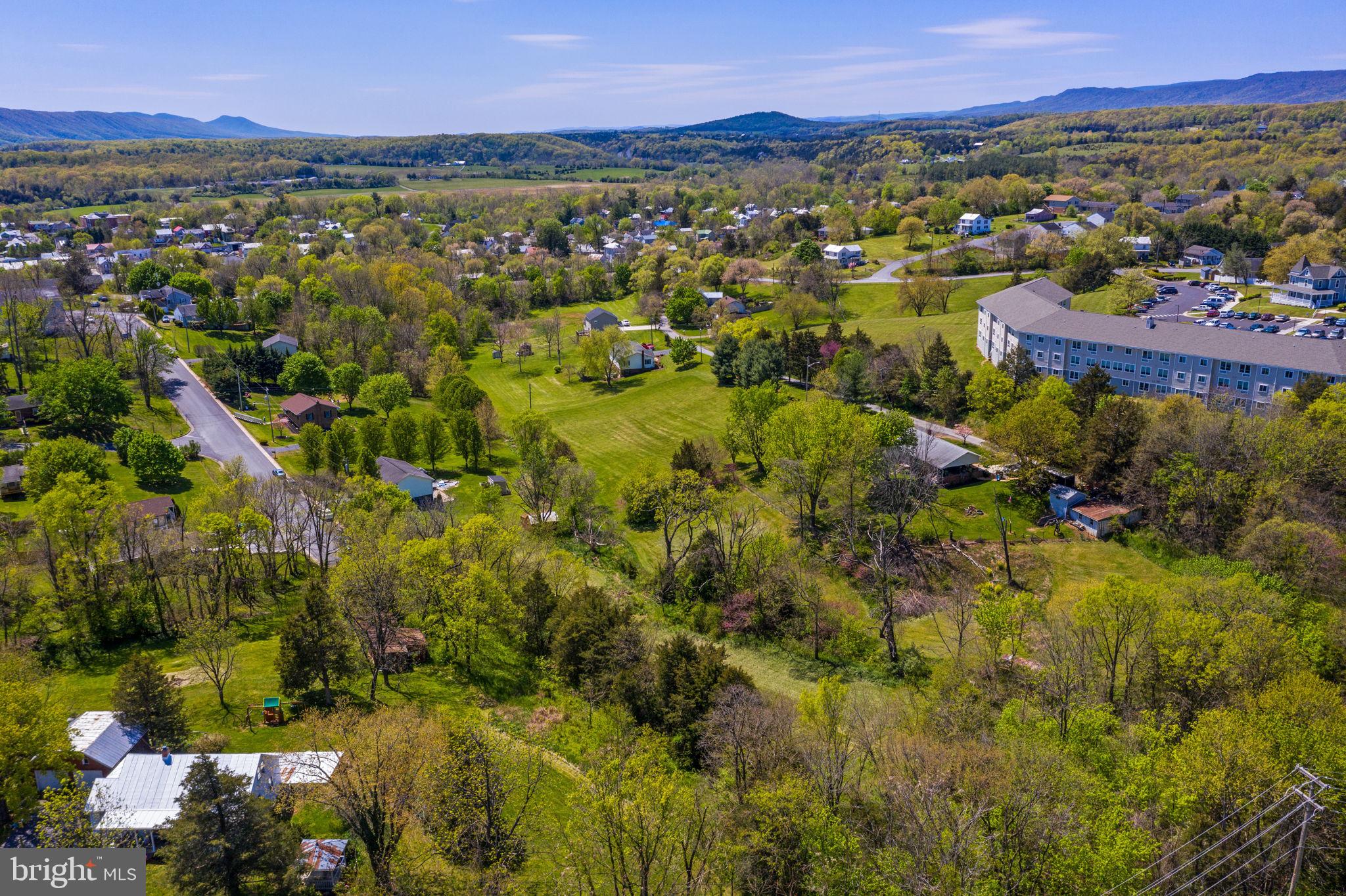 DAVIS STRASBURG - Land