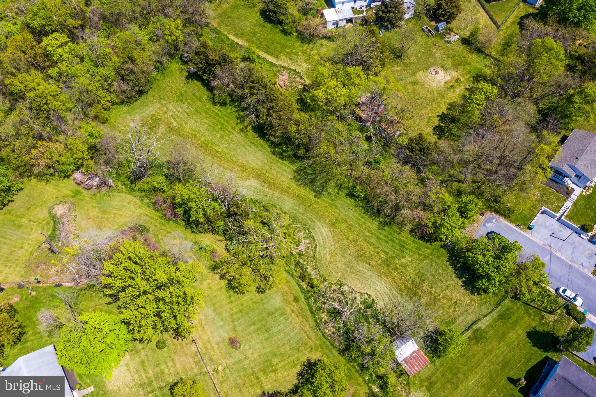 DAVIS STRASBURG - Land