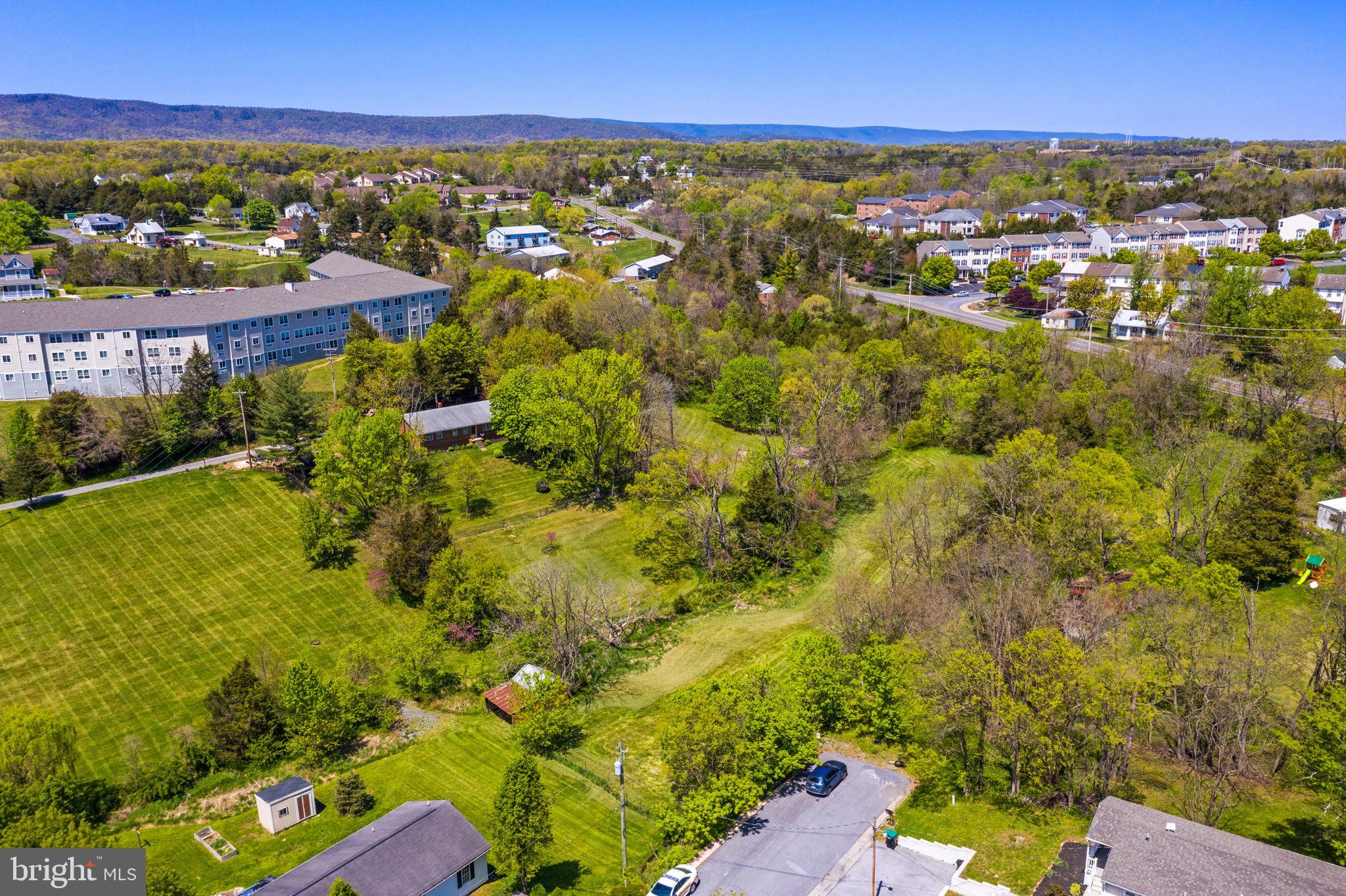 DAVIS STRASBURG - Land