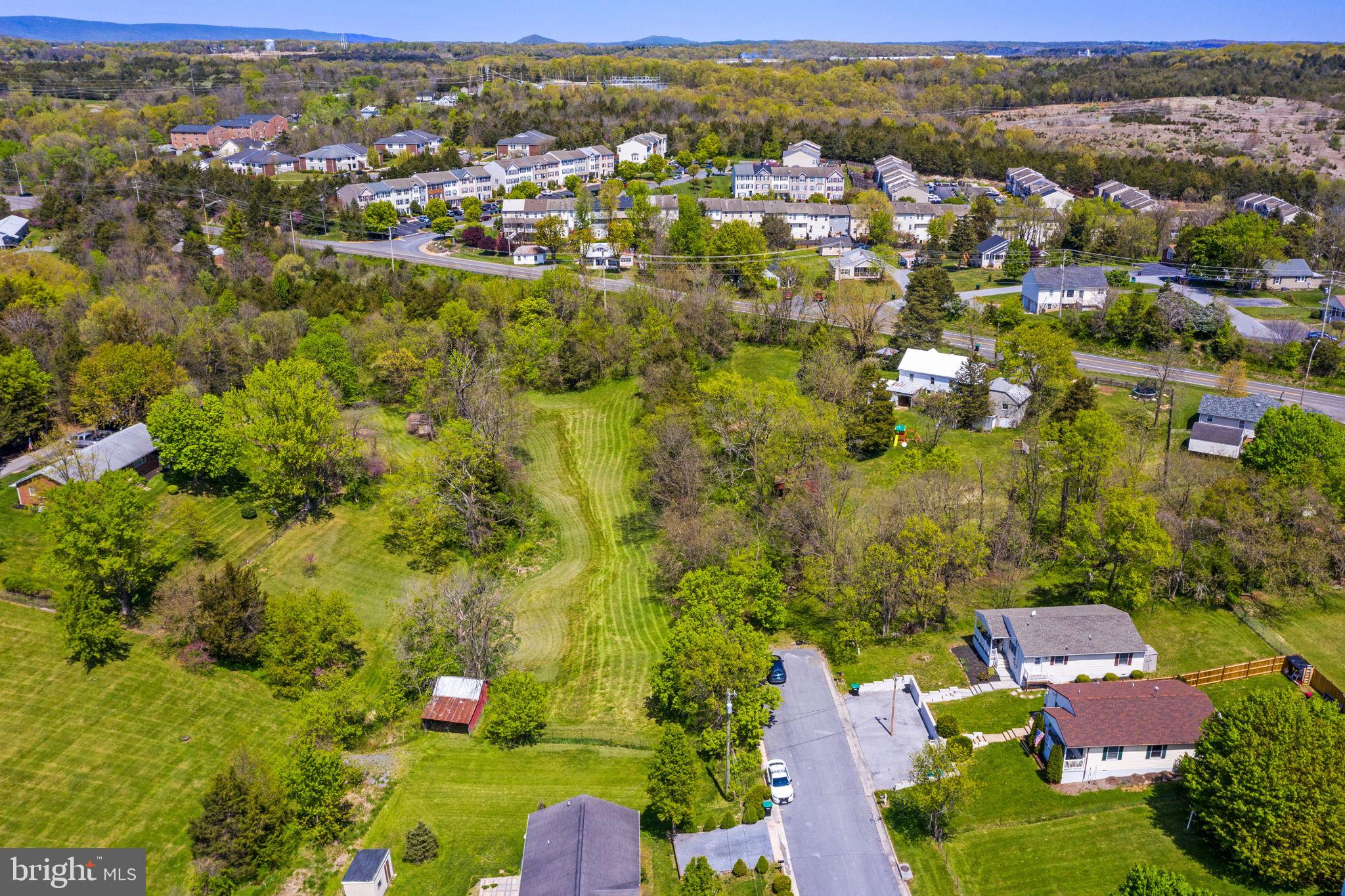 DAVIS STRASBURG - Land