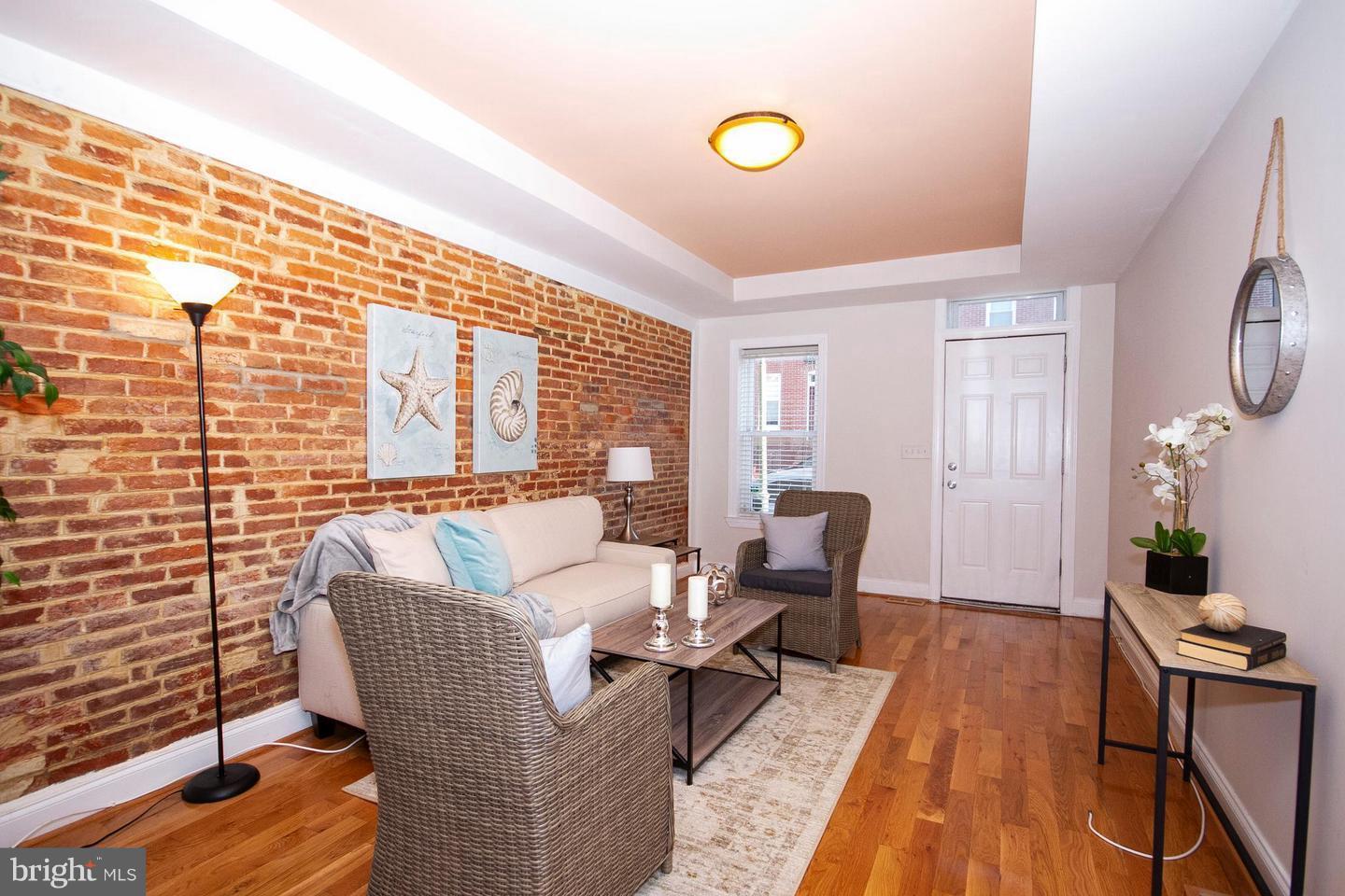 RIVERSIDE - Residential Lease