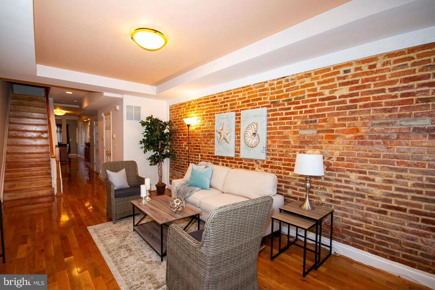 RIVERSIDE - Residential Lease