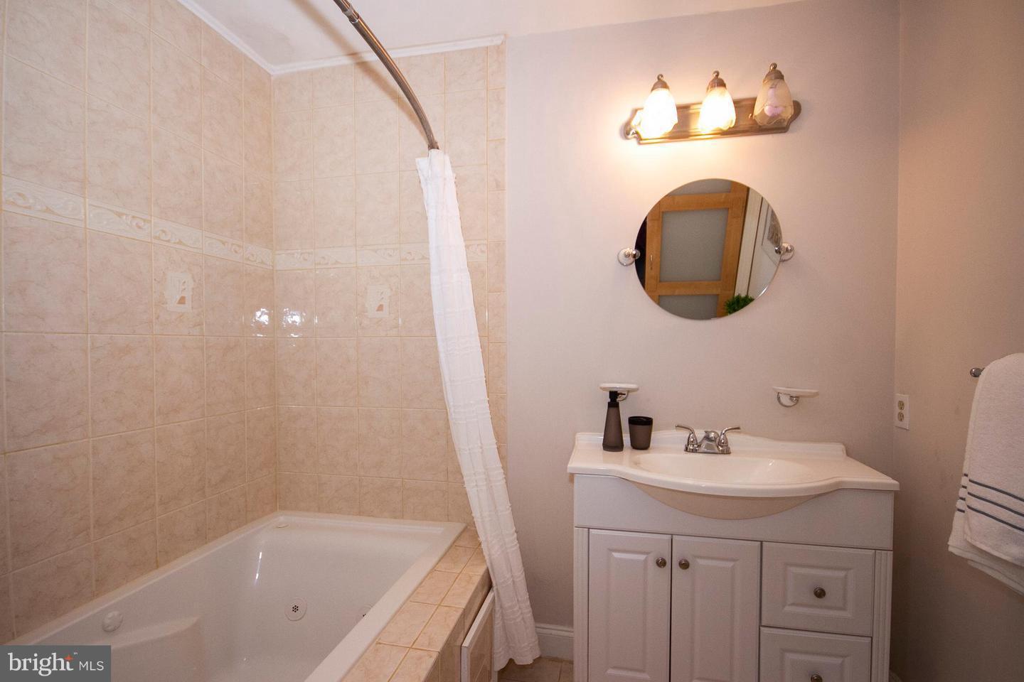 RIVERSIDE - Residential Lease