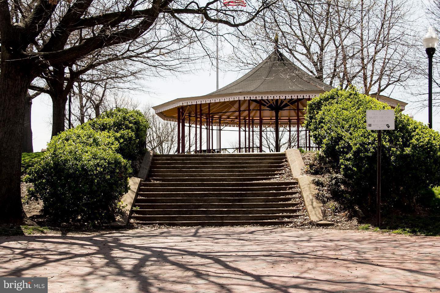 RIVERSIDE - Residential Lease