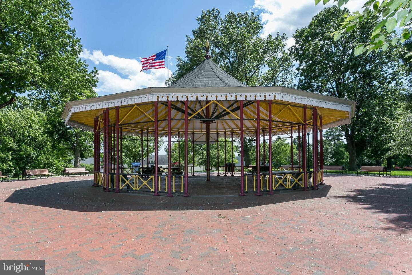 RIVERSIDE - Residential Lease