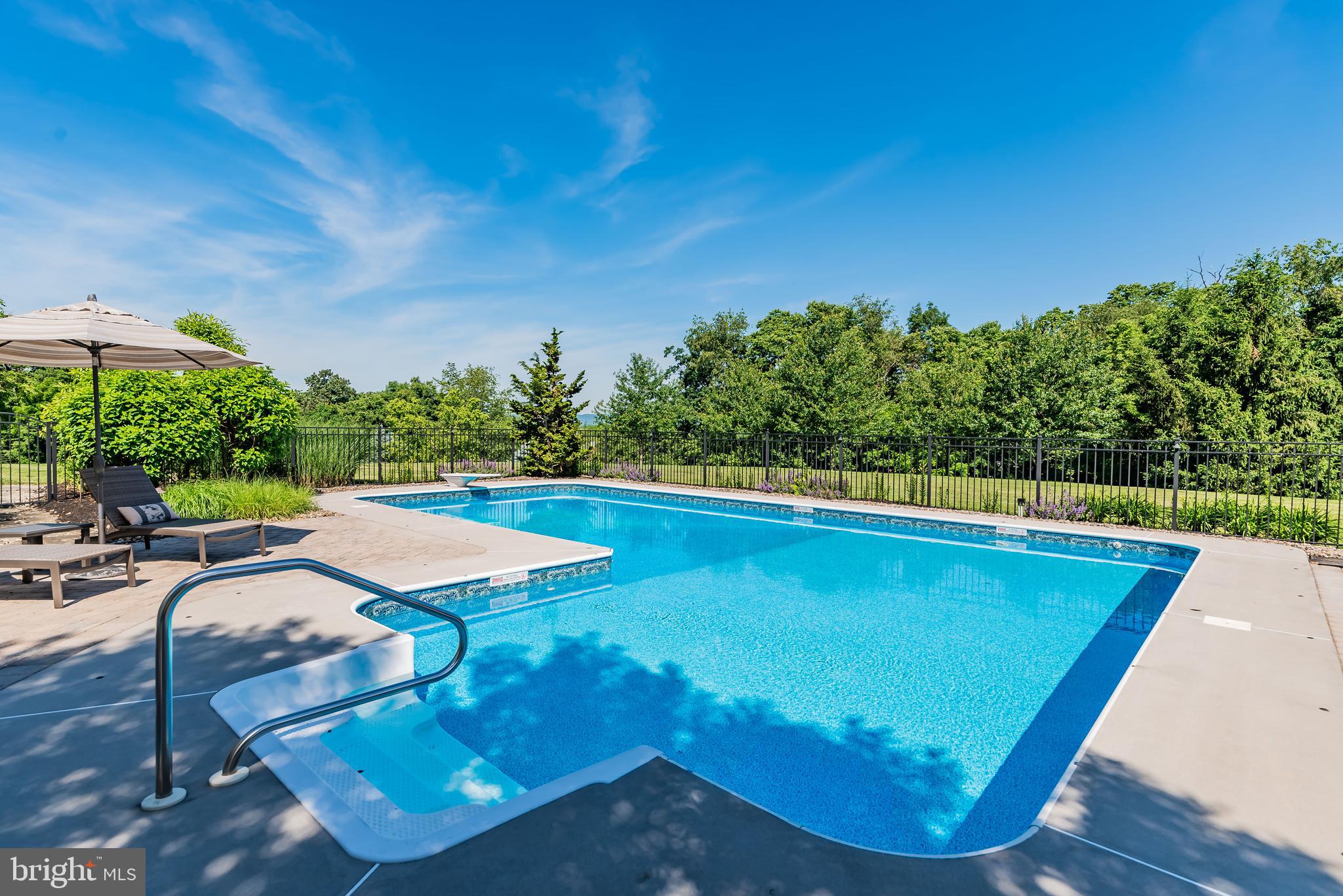 HILLSIDE FARMS - Residential