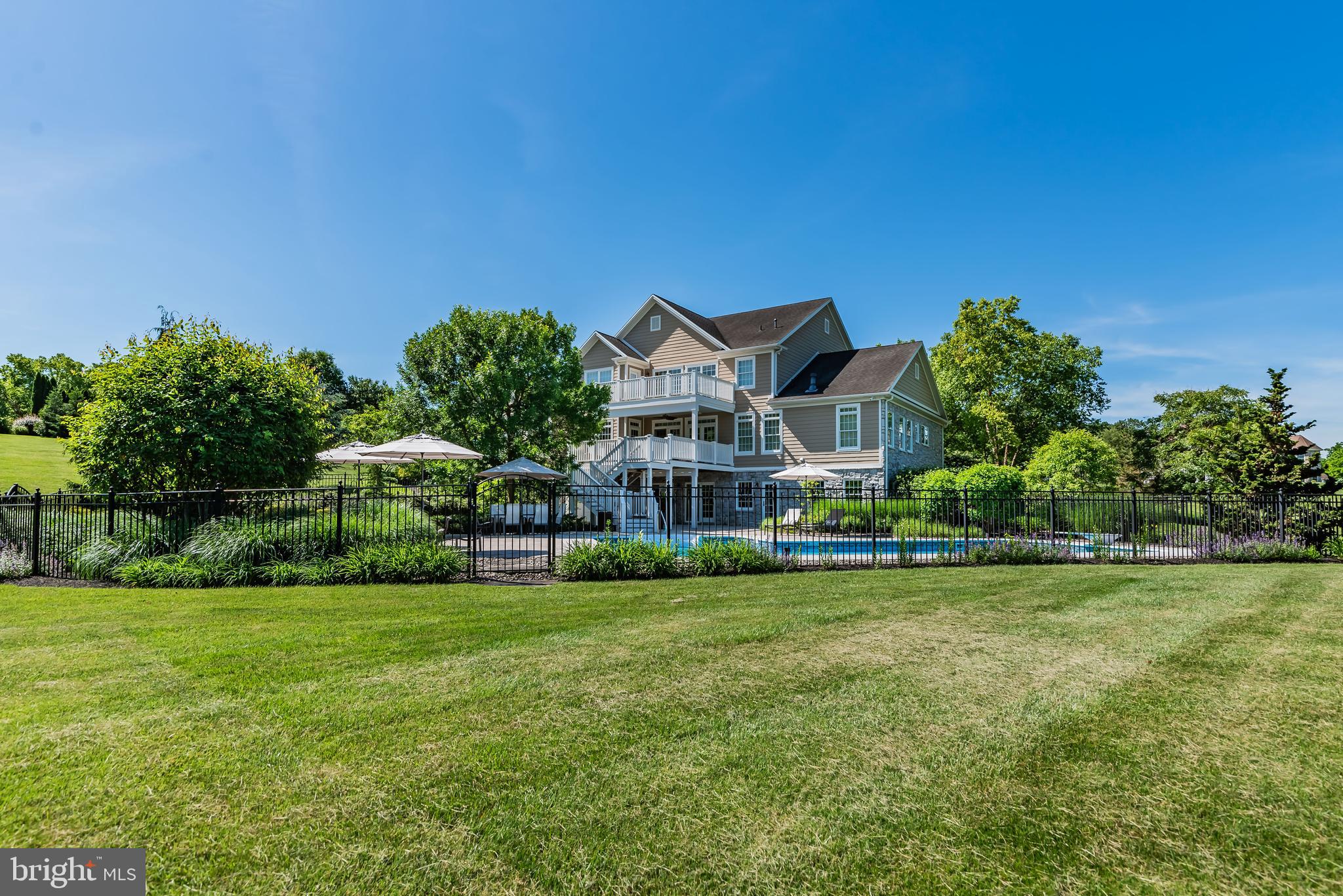 HILLSIDE FARMS - Residential